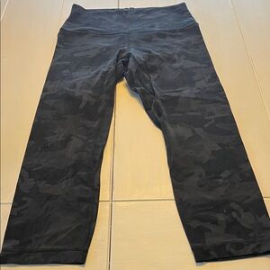 Lululemon/camo leggings/8/good condition